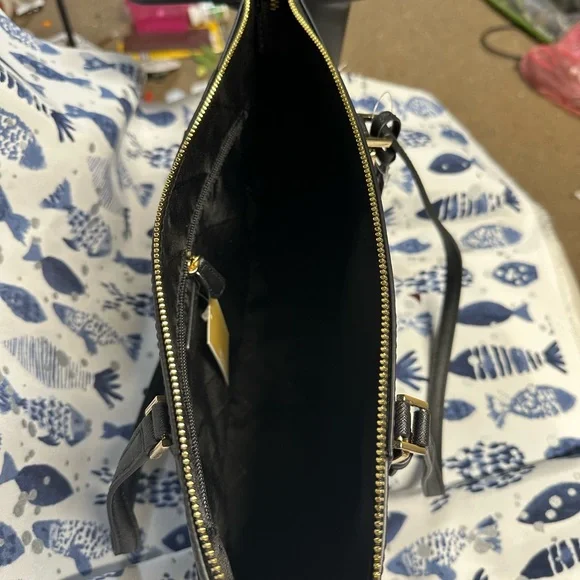 Michael Kors Elegant Black Tote with Gold Details - Picture 2 of 6